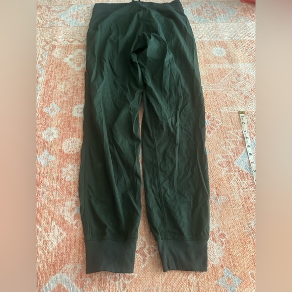 Lululemon mid rise dance studio jogger size 6 legacy green style W5ENMS like new - Picture 4 of 9